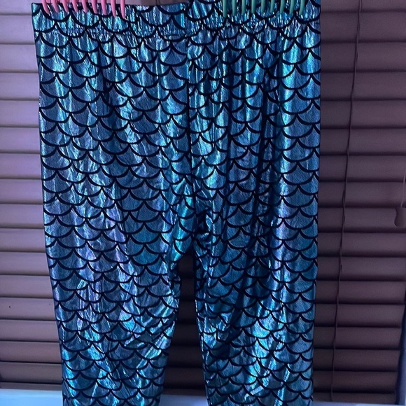 Shimmery/shiny mermaid leggings. Stretchy kids size 4X 🧜♀️super cute scales - Picture 2 of 8